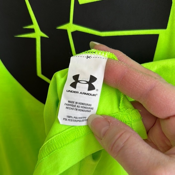 Under Armour Hulk Fist T-Shirt Youth Gamma Green Marvel Comics Large VGUC - Picture 6 of 8